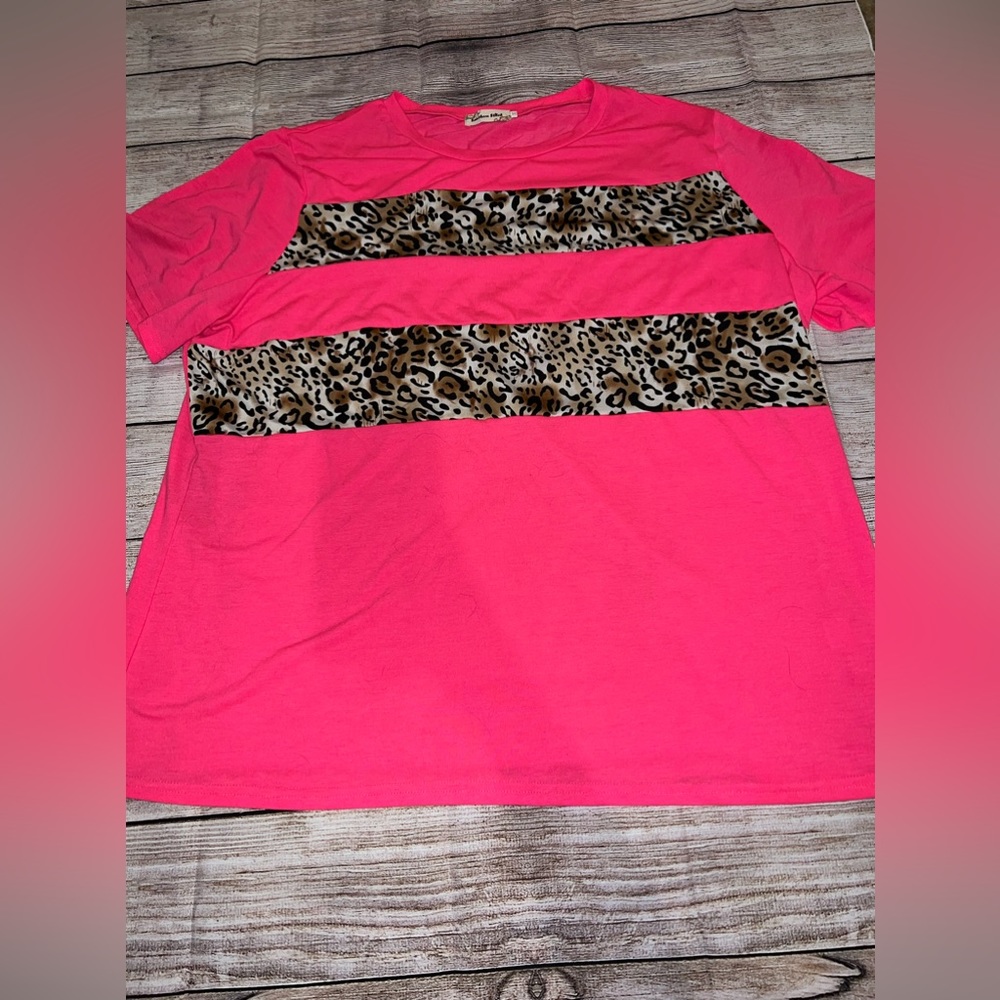 Southern Stitch Blouse/Shirt NWOT, 3X, Neon pink with leopard stripes